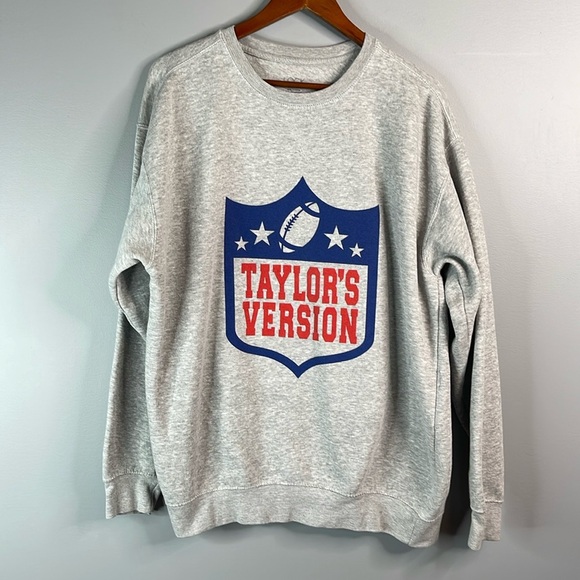 Taylors Version Football Sweatshirt Lock The Label Grey Graphic Crewneck Size XL - Picture 11 of 11